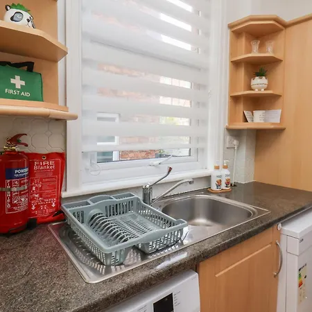 35 Moorland Road