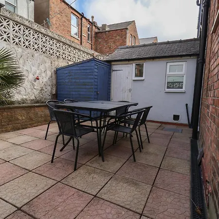 35 Moorland Road