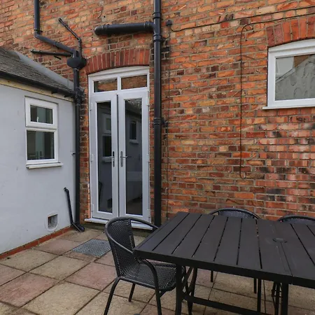 35 Moorland Road